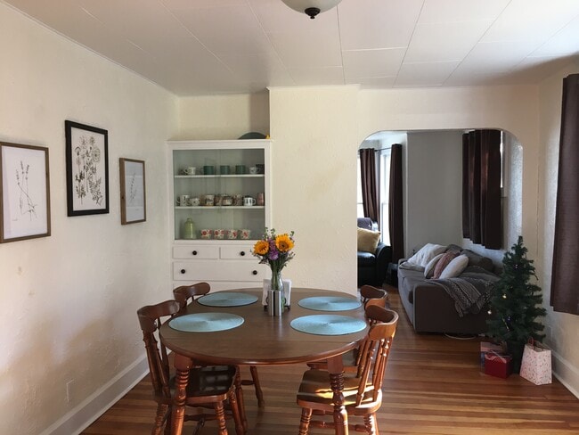 Building Photo - 1317 10th Ave