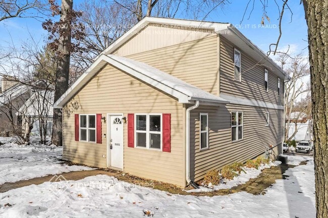 Foto del edificio - 26805 Circle Dr S