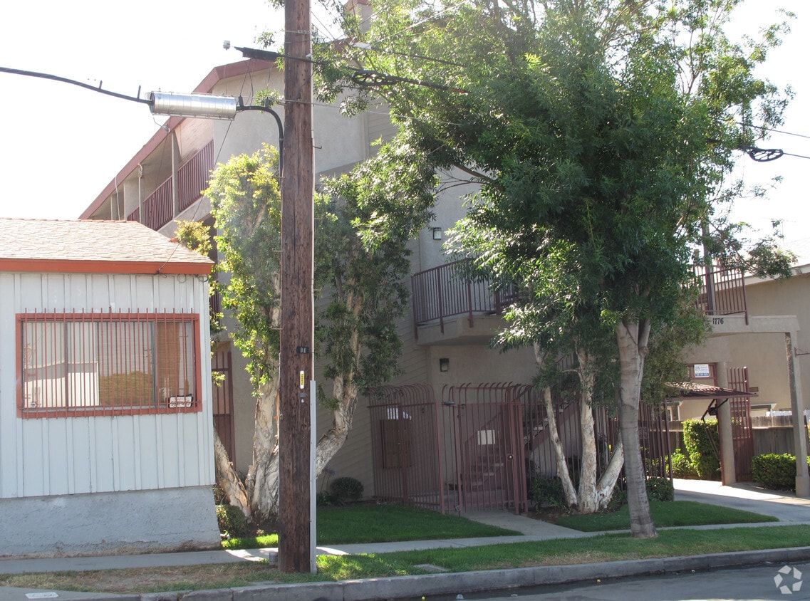 Building Photo - 1776 Temple Ave