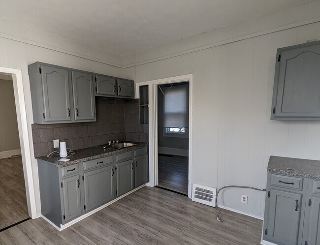 Foto del edificio - 3505 Carlyle Ave