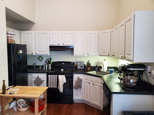 Kitchen - 110 Rosedown Dr