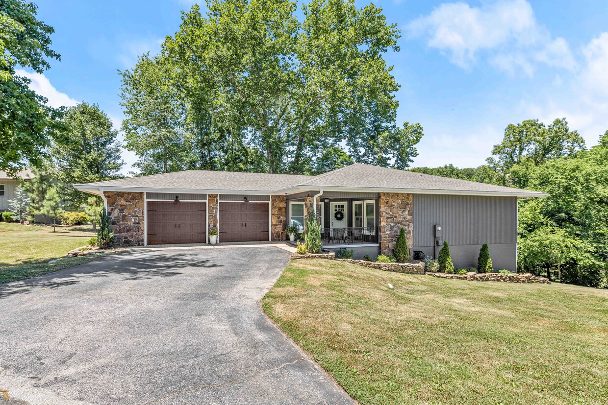 Primary Photo - 22 Shakespeare Dr