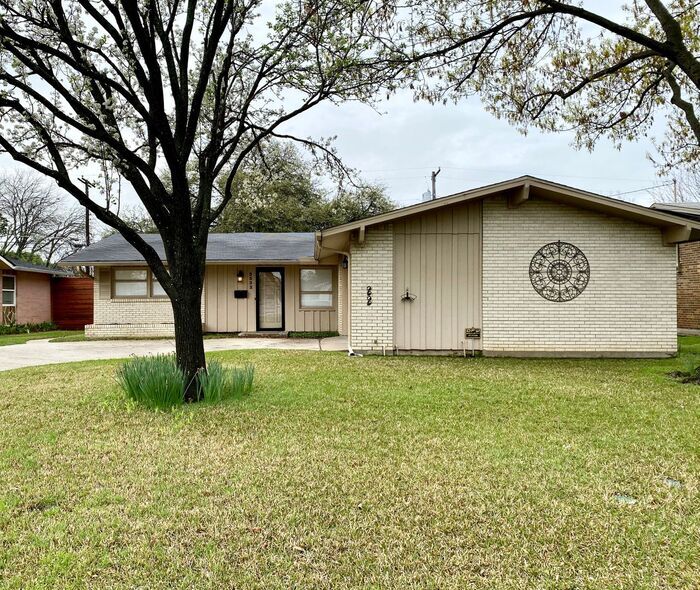Primary Photo - 3 Bedroom 2 bath in North Dallas - $0 Deposit