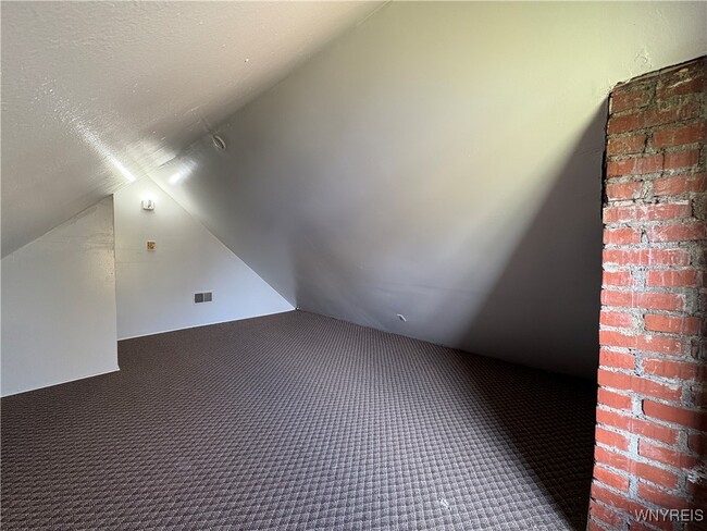 Foto del edificio - 143 Reo Ave