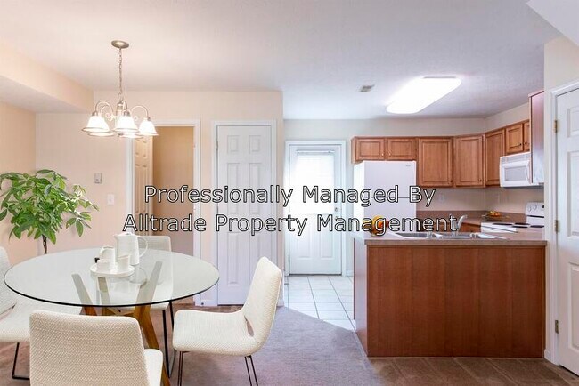 Building Photo - 1401 Somerset Ct