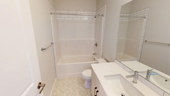 Photo du bâtiment - Spectactular 2 bedroom, 1 bathroom townhou...