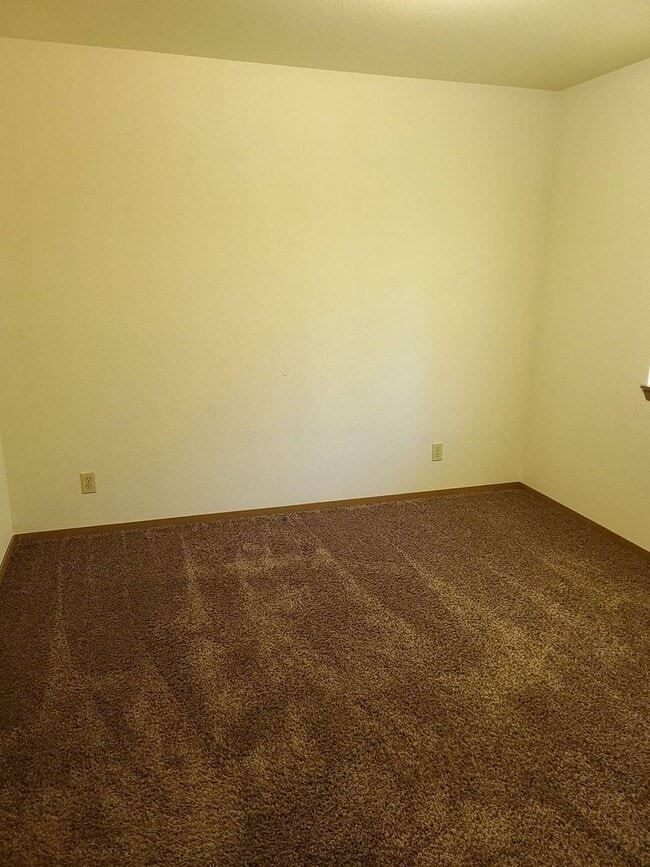 Building Photo - POST FALLS DUPLEX (P#302)