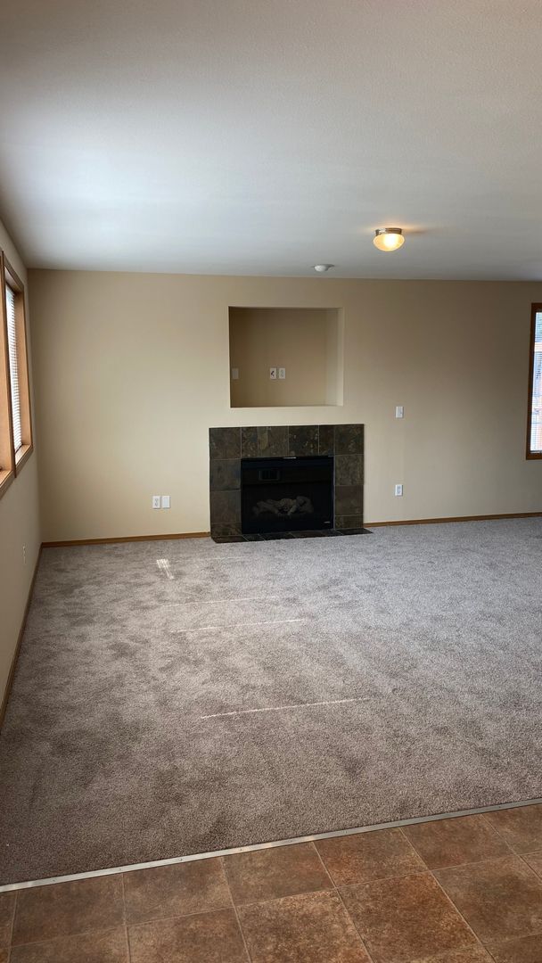 Building Photo - CFC (Russell)-Spanaway Duplex