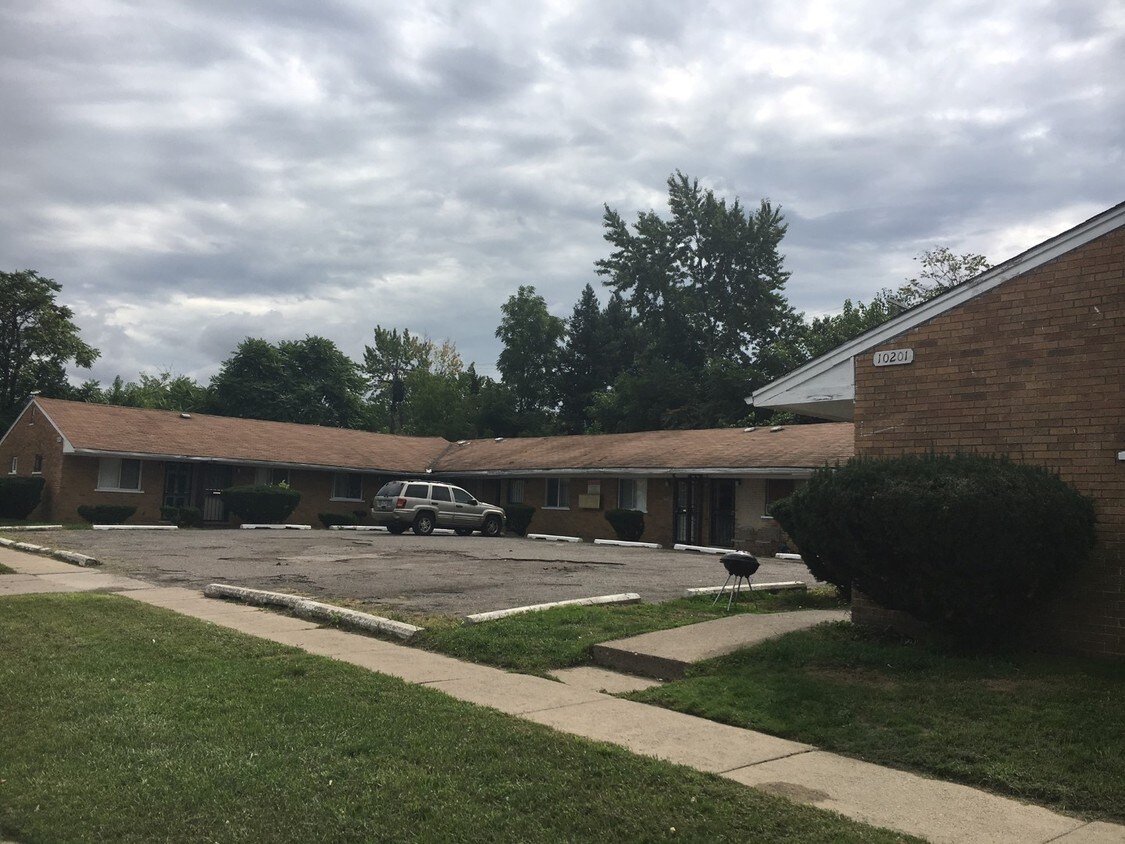 Foto principal - 10201 Plymouth Rd