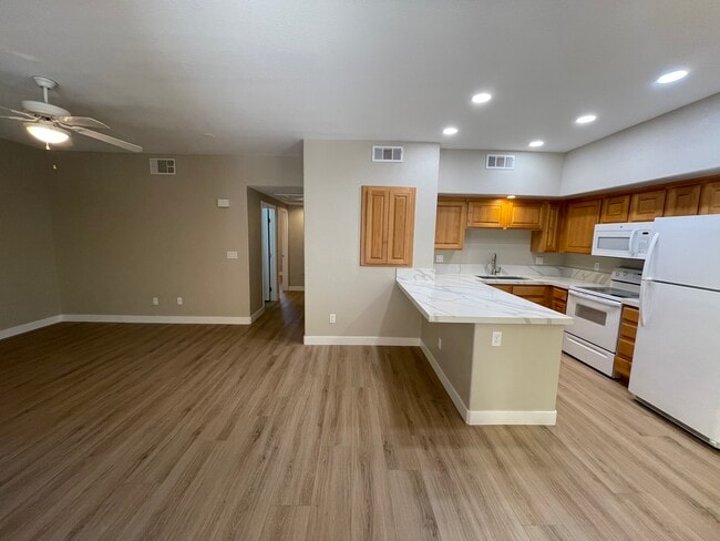 Eat-In Quartz Counter - 890 Kitty Hawk Dr