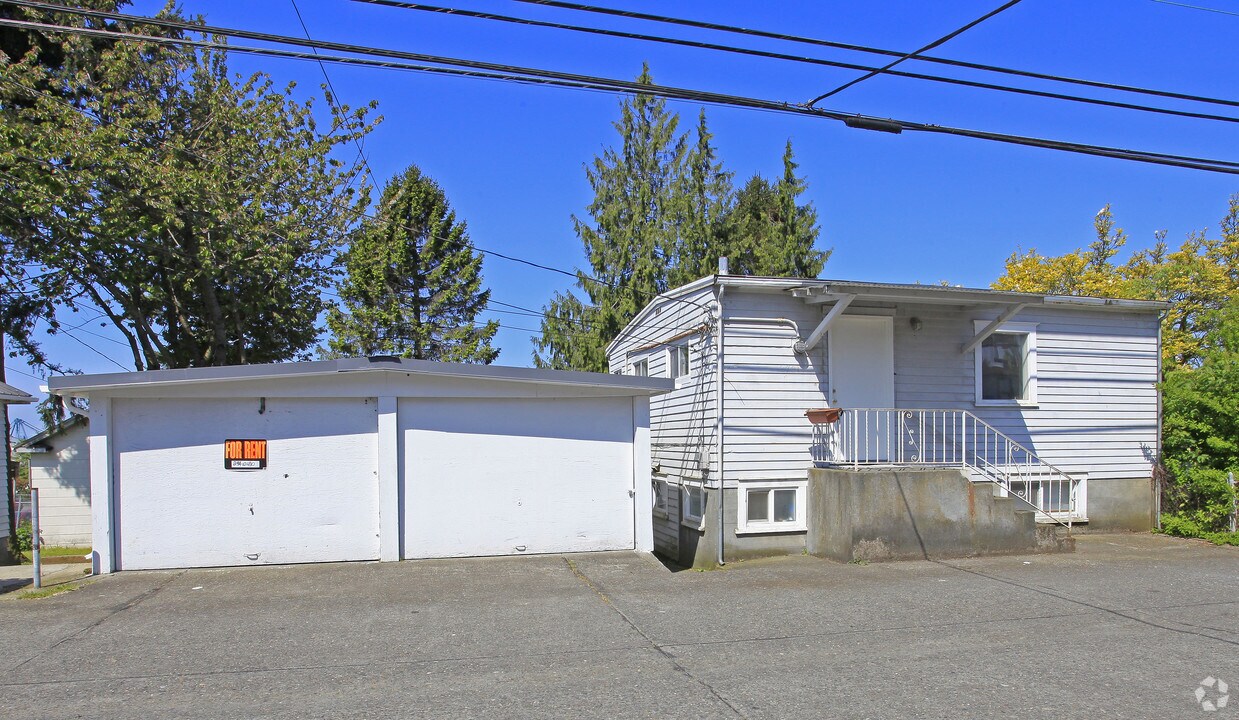 Building Photo - 2719-2721 Grand Ave