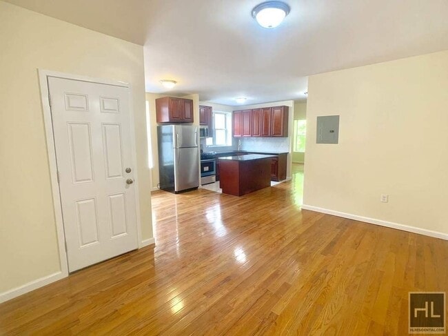 Building Photo - 607 EAST 8 STREET 2R