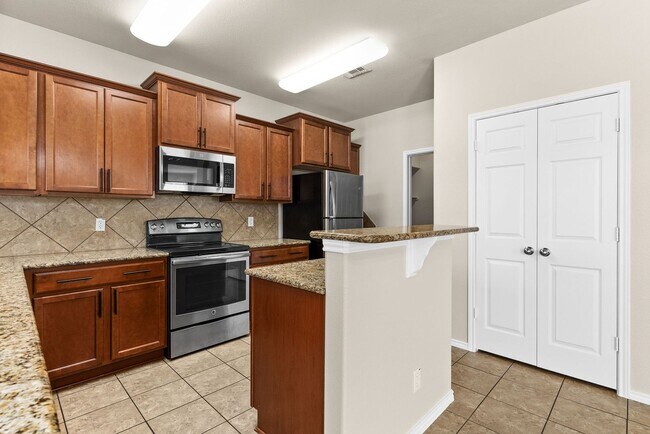 Foto del edificio - 1st MONTH FREE RENT!!