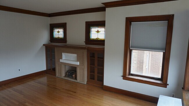 Foto del edificio - 5040 N Parkside Ave