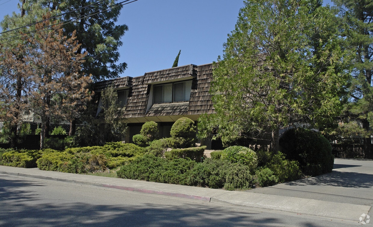 Primary Photo - 1160 Walker Ave