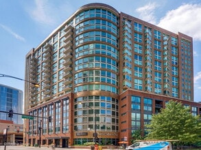 Building Photo - 600 N Kingsbury St