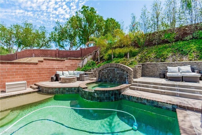 Foto del edificio - 4 br, 2.5 bath House - 4 Langford Ln