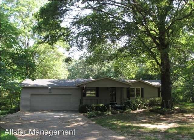Foto principal - 3 br, 1 bath House - 230 Vinson