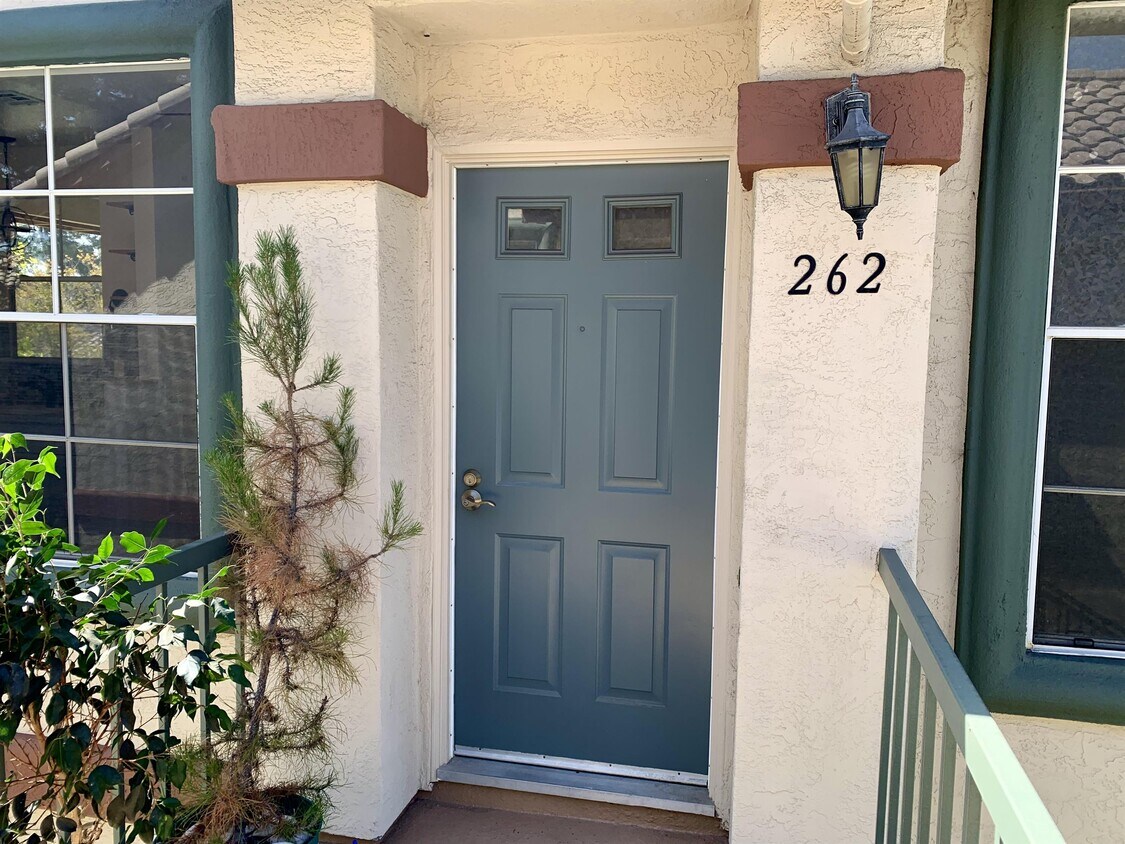 Foto principal - 10864 Sabre Hill Dr