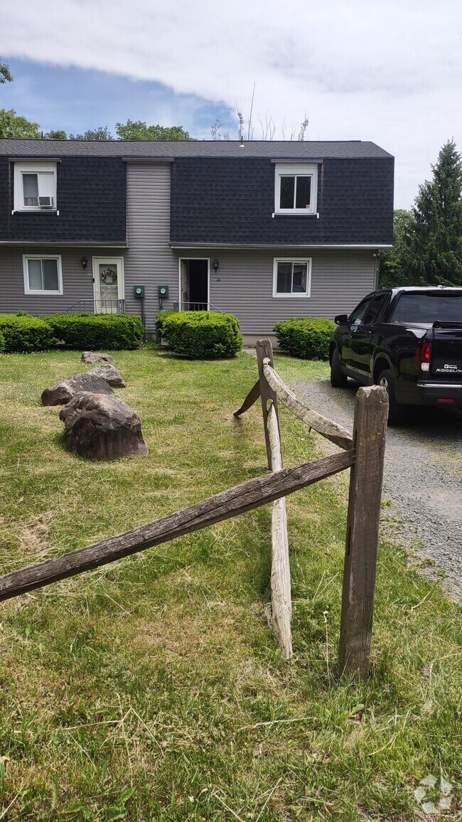 Mushroom Farm Apartments for Rent with a Yard Tobyhanna, PA 1