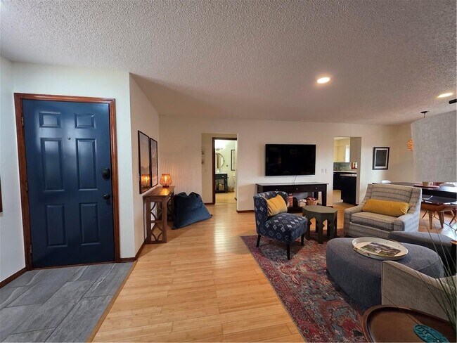 Building Photo - 11 Folkingham Ln