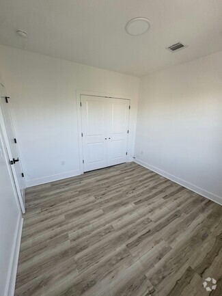 Building Photo - 263 Littleton Ave
