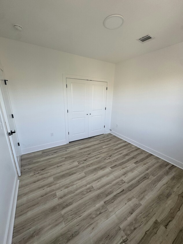 Foto principal - 263 Littleton Ave