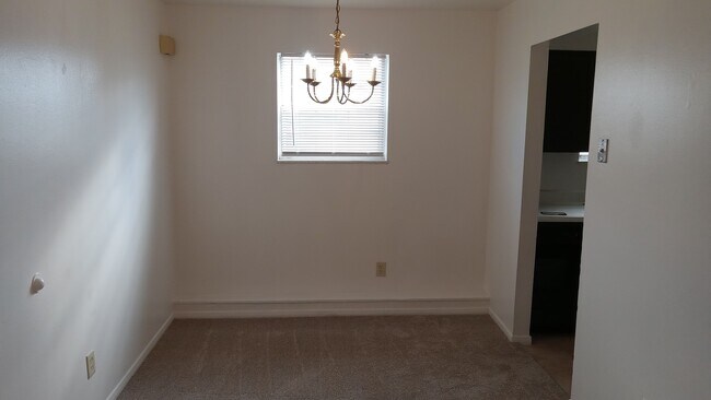 Comedor - 8049 Pippin Rd