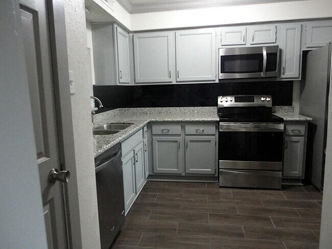 Building Photo - 6654 Montauk Dr