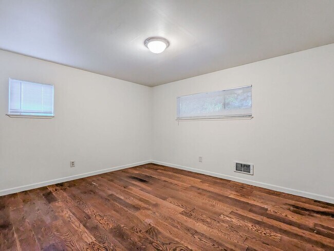 Building Photo - 13907 28th St NE