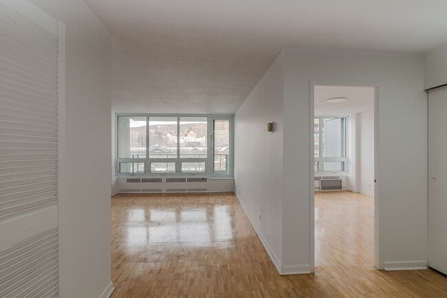 Building Photo - Le Montfort