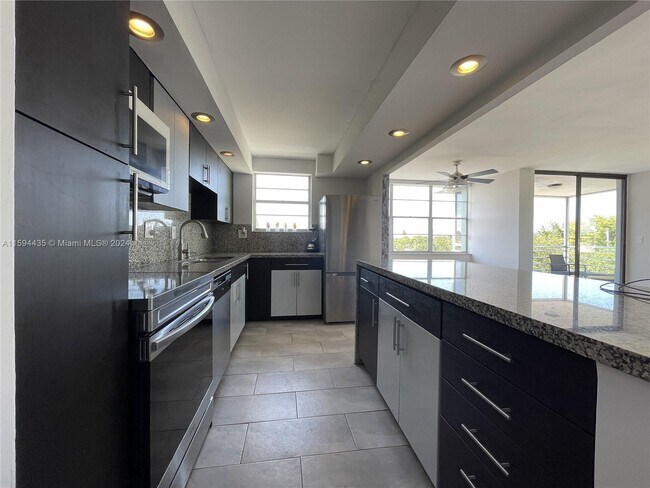 Foto del edificio - 2751 Taft St