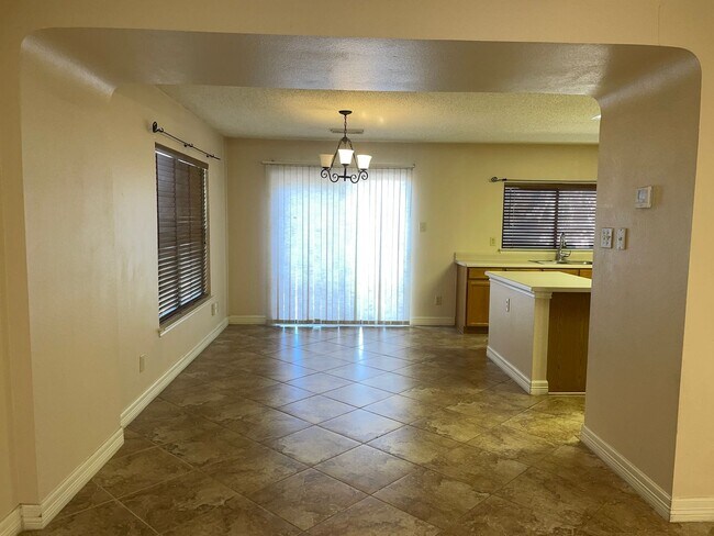 Foto del edificio - 4 Bedroom/2 Bath Villages of Westcreek Sub...