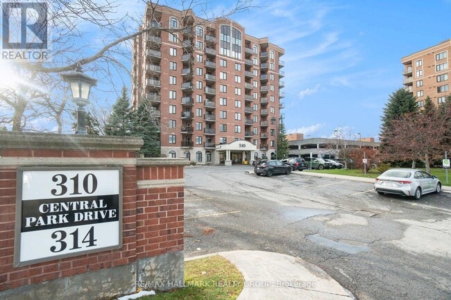 Building Photo - 310 Central Park Dr