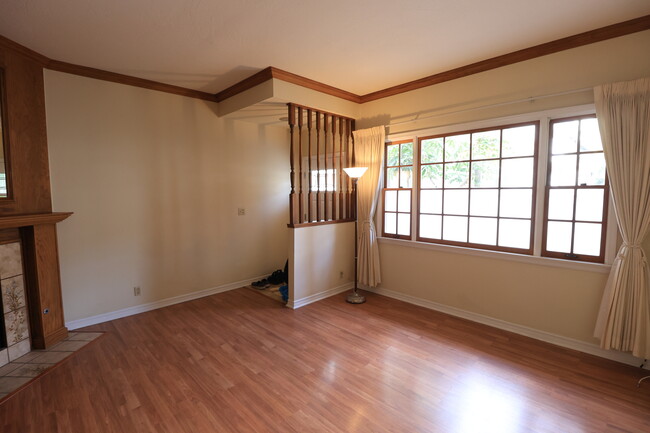 Building Photo - 1726 Elm Ave