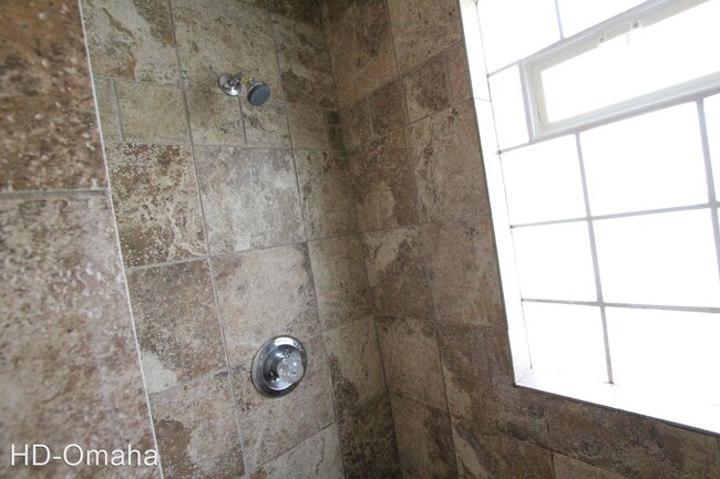 Building Photo - 2 br, 1 bath House - 2014 Bancroft St.