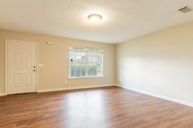 Foto del edificio - 752 Holland Ridge Dr