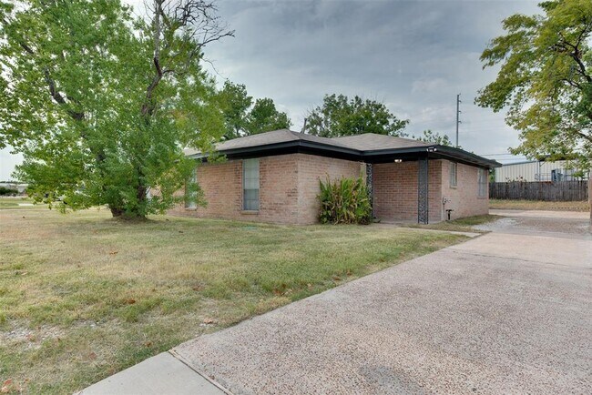 Building Photo - 2411 Woodgate St