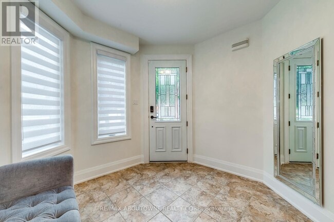 Building Photo - 1097 Grandeur Crescent