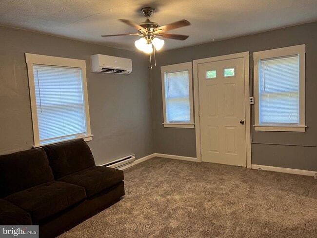 Foto del edificio - 4149 Barrett Pl