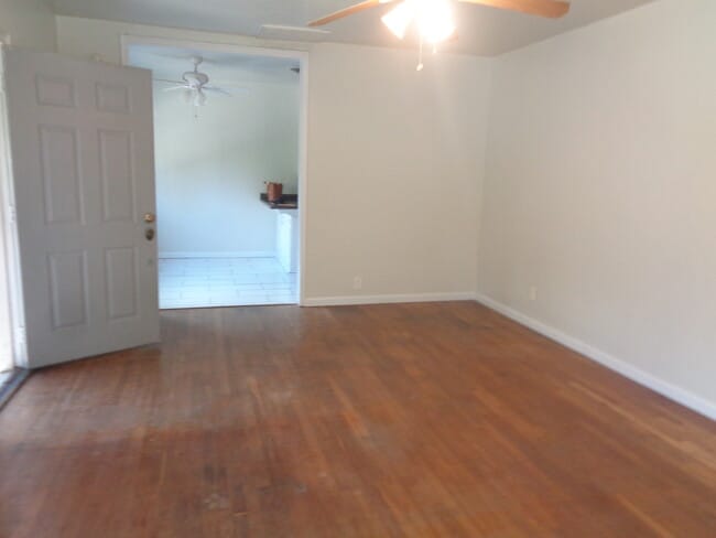 Building Photo - 642 B St