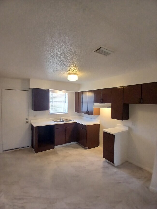 Foto del edificio - 1217 S Maddox Ave