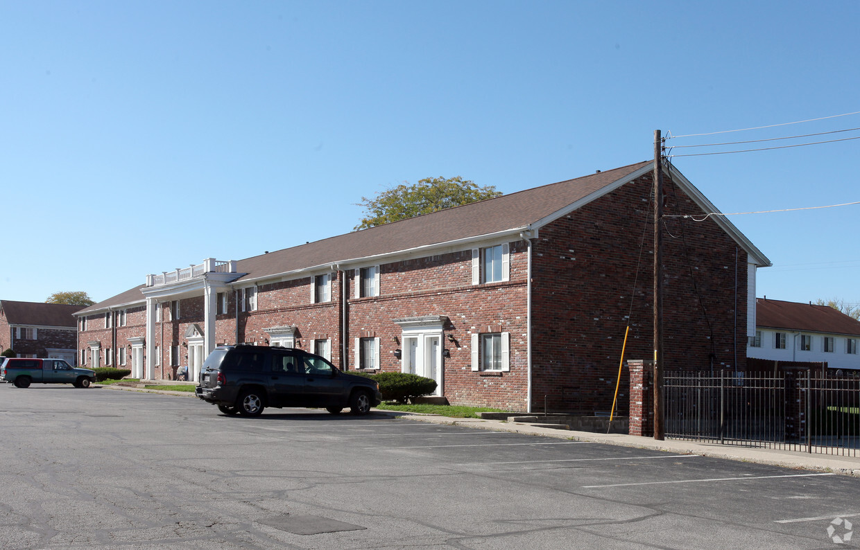 Primary Photo - Charleston East Apartments