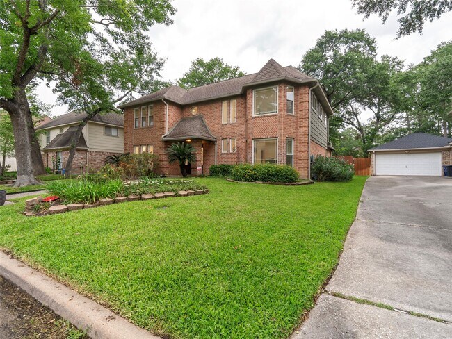 Foto del edificio - 13510 Fawcett Dr