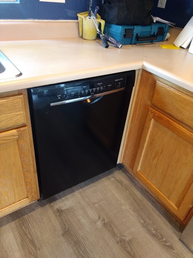 Building Photo - 3 Bedroom 2 Bath House in Thornton Available Now!