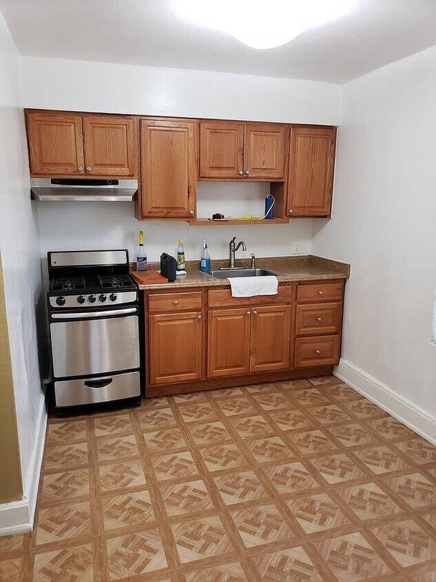Primary Photo - 246 Mineola Blvd