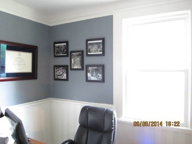 Foto del edificio - 2049 Medway Road