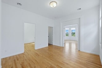 Building Photo - 211 20th St