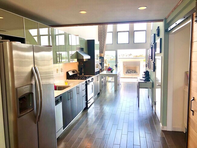 Kitchen 1 - 4215 Glencoe Ave