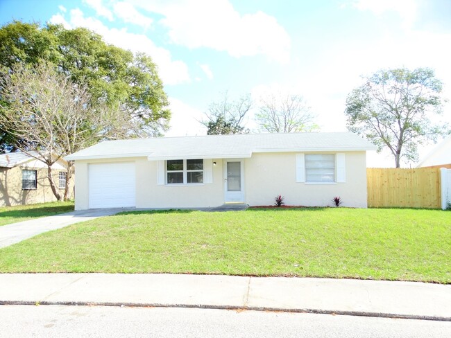 Foto del edificio - Refreshed 2/1/1 in Port Richey